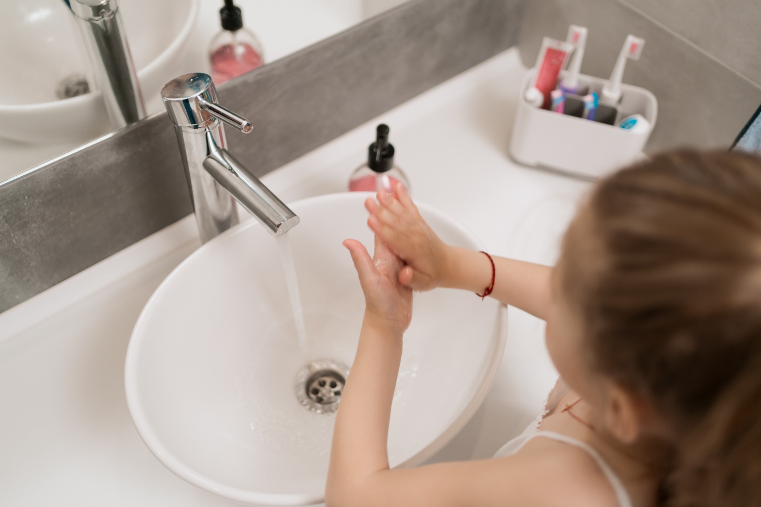 little-girl-washing-hands-with-soap.jpg (207 KB)